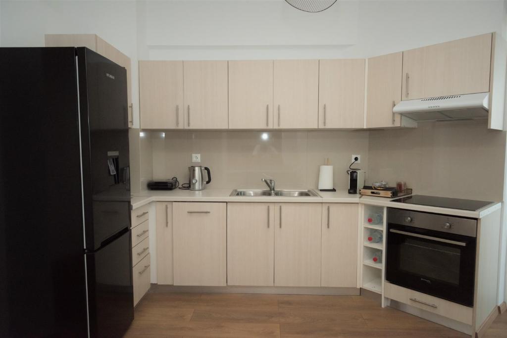 Kuchnia lub aneks kuchenny w obiekcie Koules Sea View City Apartment