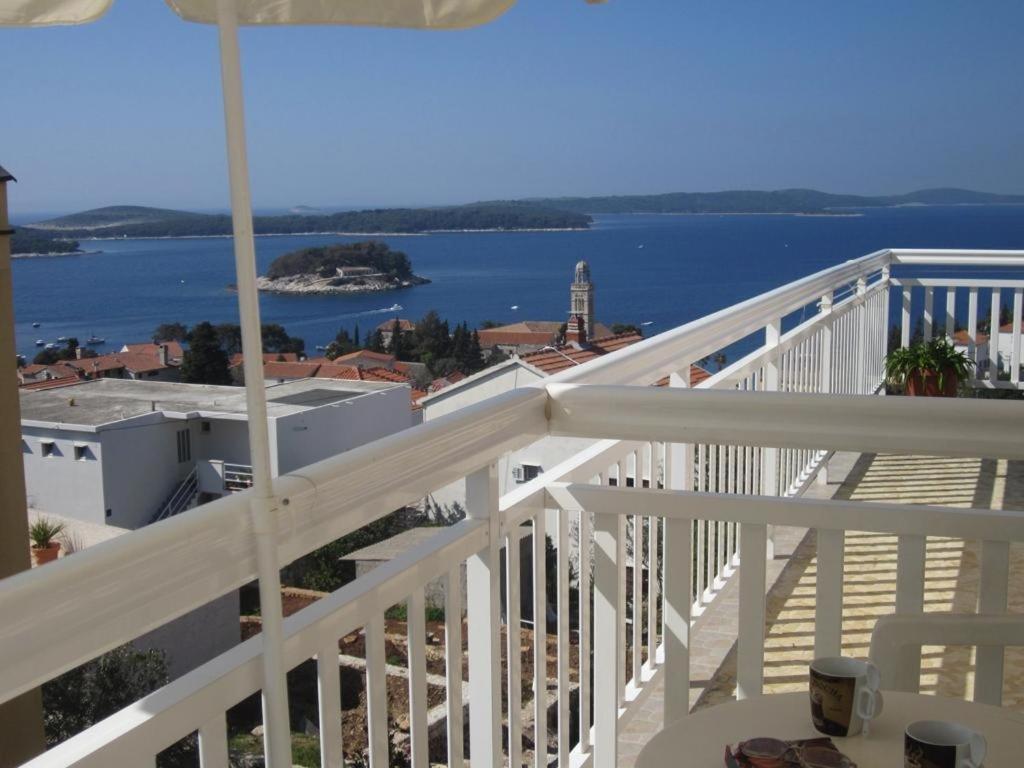 Studio Apartment in Hvar Town with Sea View, Balcony, Air Conditioning, Wi-Fi (3666-1)