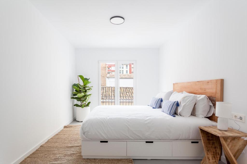 THREE FLOOR HOUSE WITH TERRACE, Valencia – Bijgewerkte ...