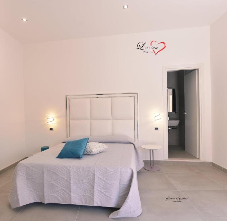 Posteľ alebo postele v izbe v ubytovaní Love inn