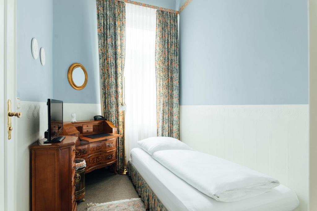 Postel nebo postele na pokoji v ubytování Das Kleine Hotel in ruhiger Stadtlage