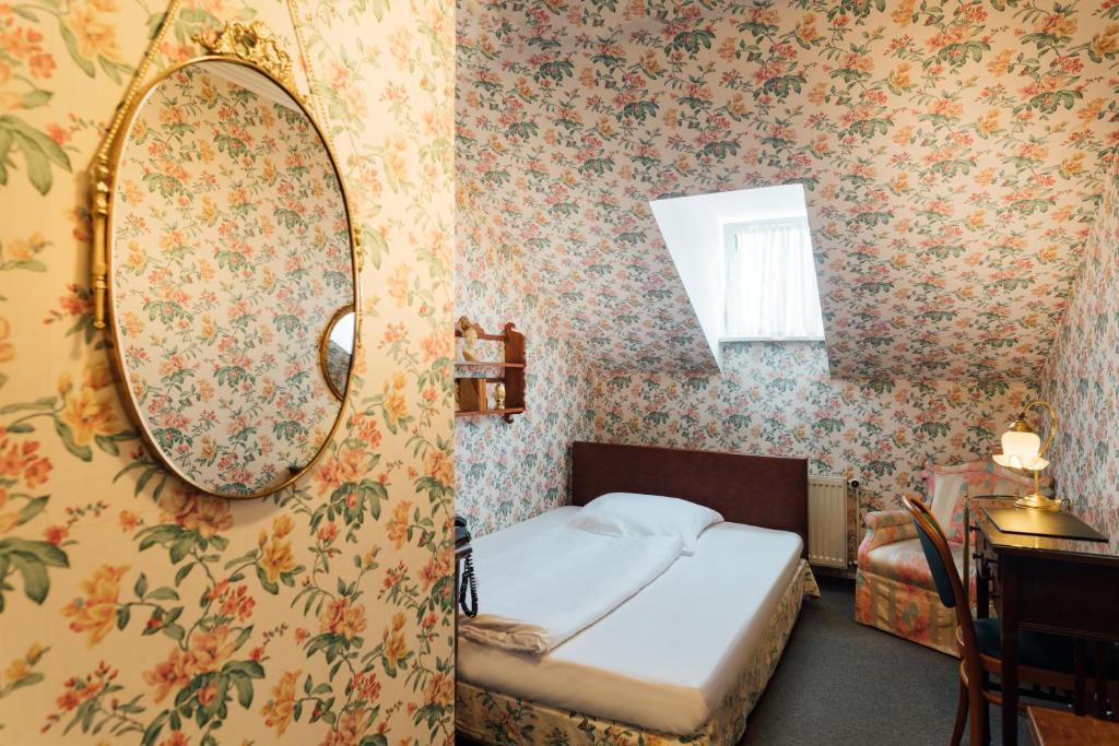 Postel nebo postele na pokoji v ubytování Das Kleine Hotel in ruhiger Stadtlage