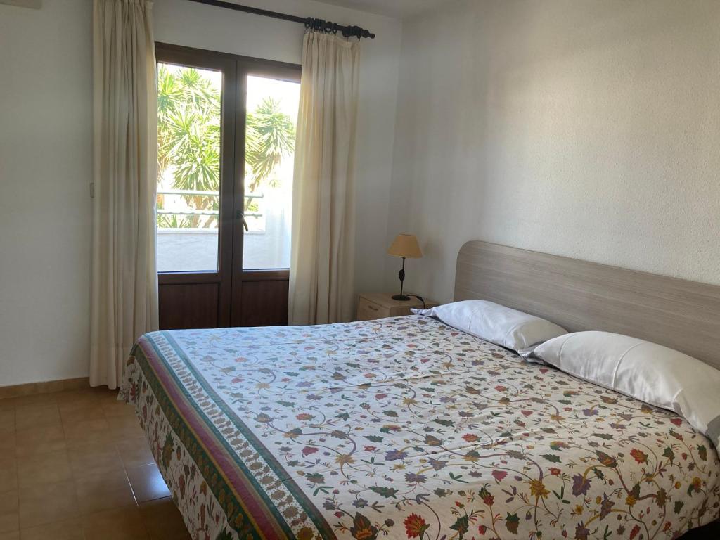 Posteľ alebo postele v izbe v ubytovaní Chalet adosado en urbanización con precioso jardín