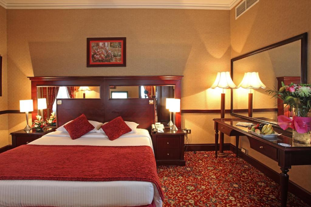 Postel nebo postele na pokoji v ubytování Sea View Hotel Dubai