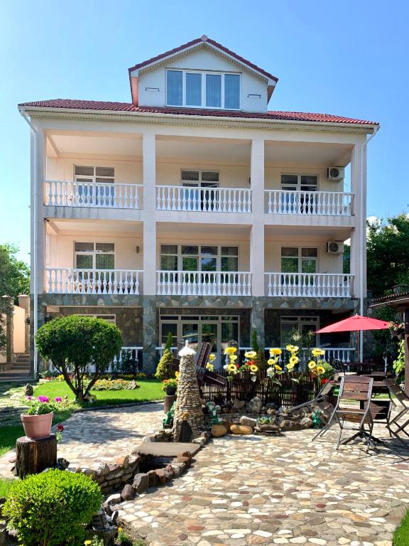 Отель Гостевой дом Золотая лоза, Геленджик. Бронирование, отзывы, фото - Туристе
