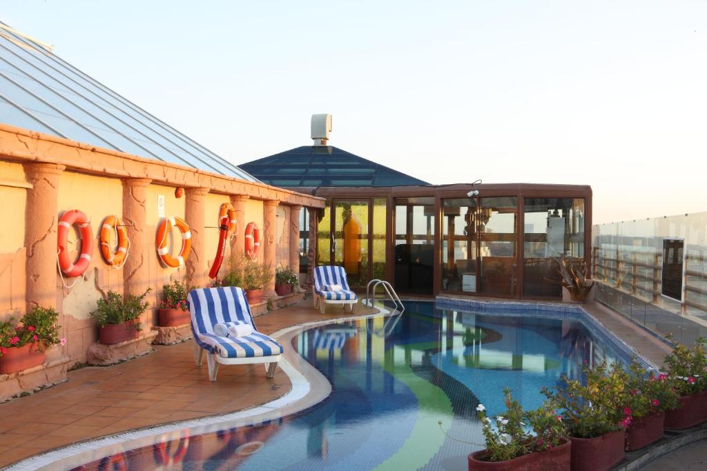 Bazén v ubytování Sea View Hotel Dubai nebo v jeho okolí