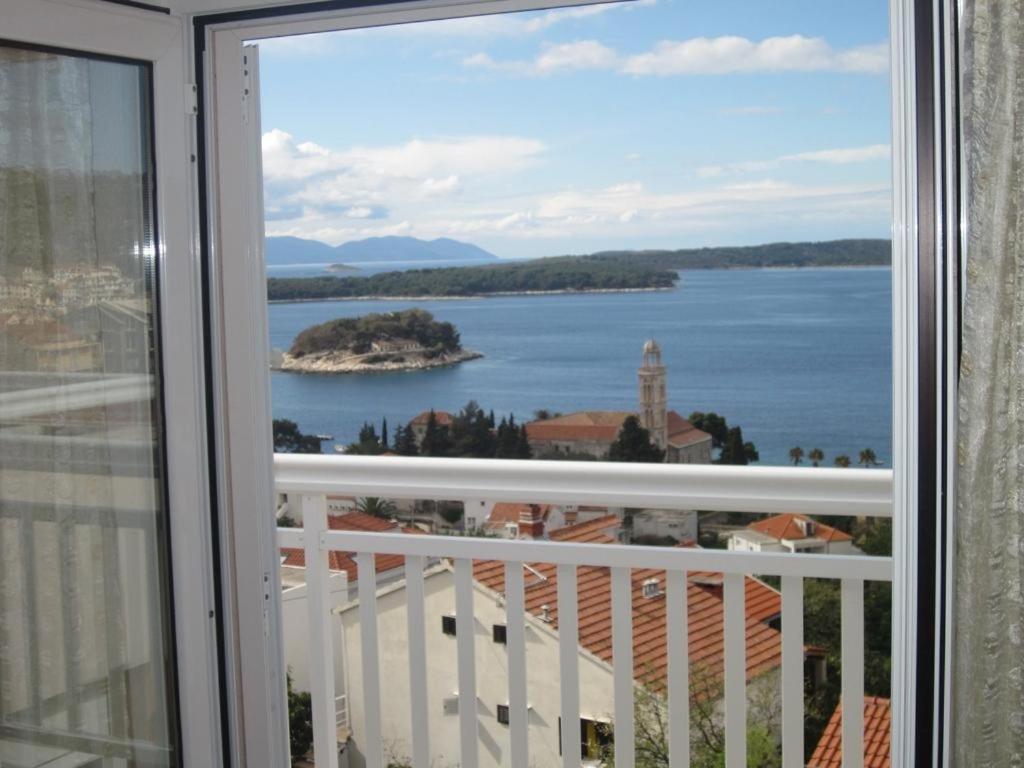 Apartment in Hvar town with sea view, terrace, air conditioning, W-LAN (3666-5)