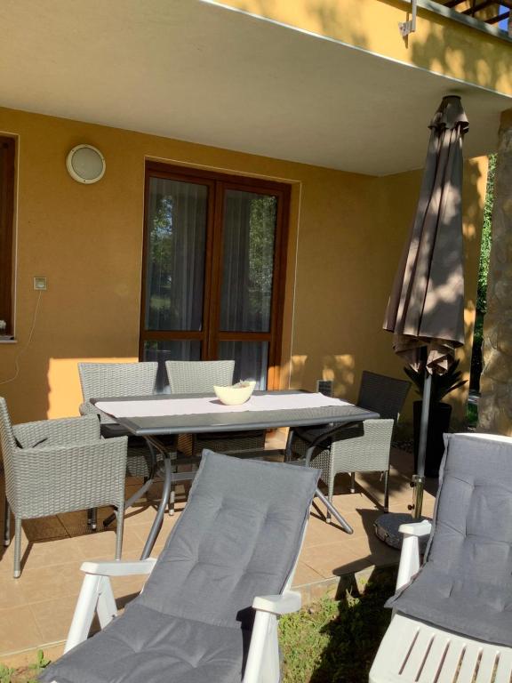 A seating area at Apartman Golf Lux
