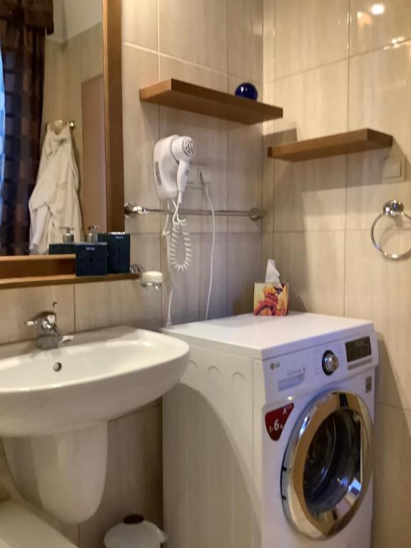 A bathroom at Apartman Golf Lux