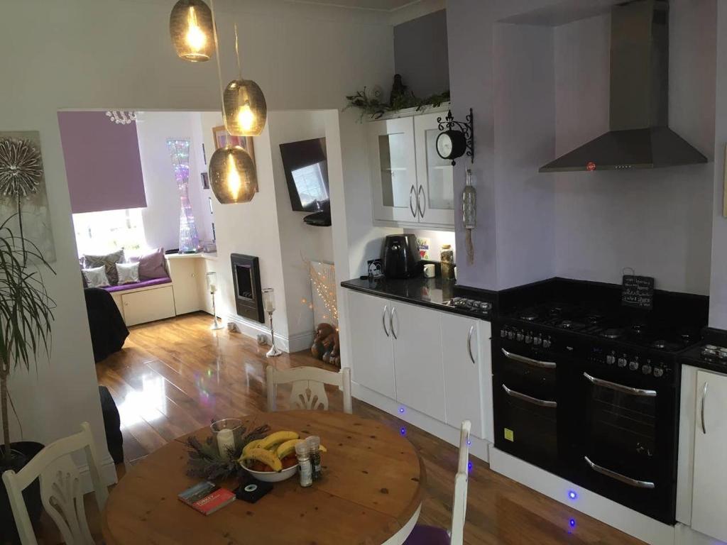 Darlington Chuch End Town House with 2 Bedrooms - Casa De Vacaciones