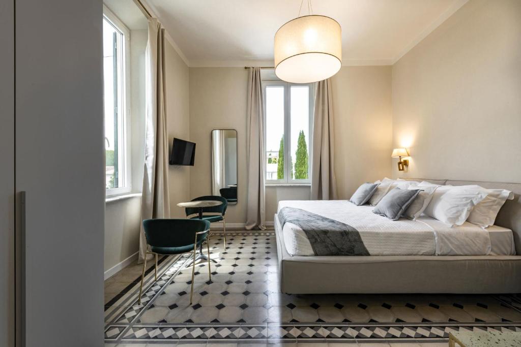 Łóżko lub łóżka w pokoju w obiekcie Villa La Tuia B&B