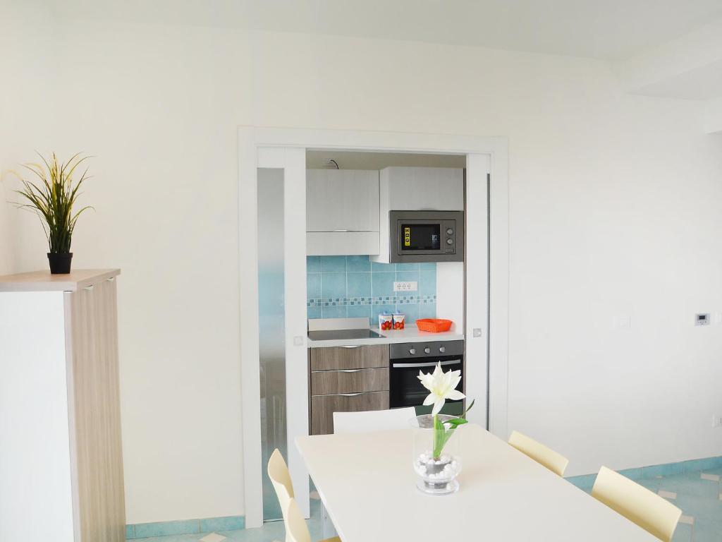 Kuchnia lub aneks kuchenny w obiekcie Apartment Appartamento 3 by Interhome
