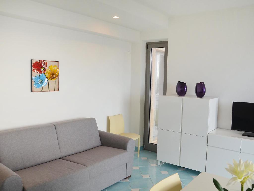 Telewizja i/lub zestaw kina domowego w obiekcie Apartment Appartamento 3 by Interhome