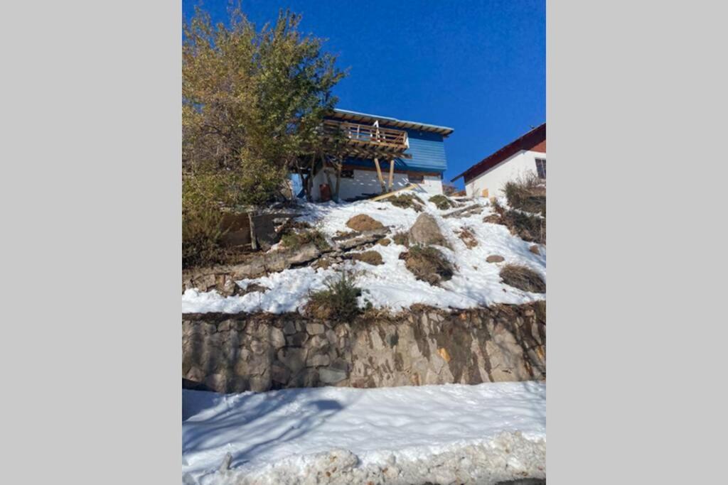 a house on top of a snow covered mountain at Refugio acogedor en Farellones in Santiago