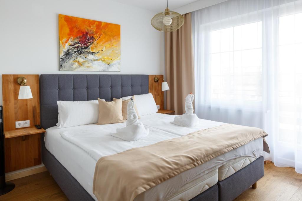 A bed or beds in a room at Pension Laubenhof