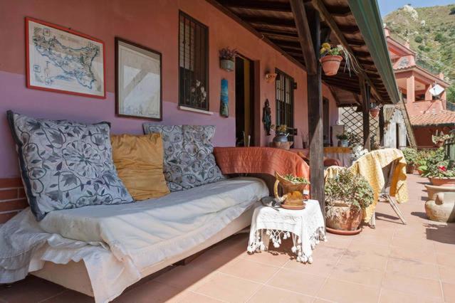 Carly & Dane Vacation House - 14