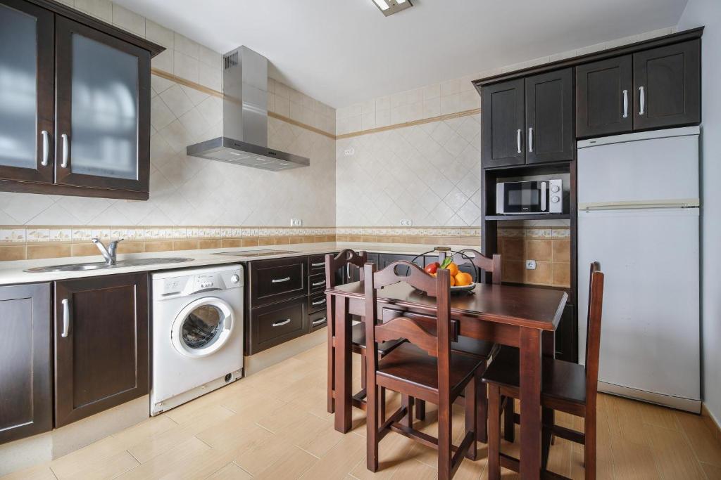 Kuchyň nebo kuchyňský kout v ubytování Apartamento La Higuera 4