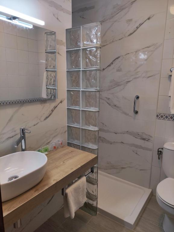 Un baño de Hotel Solatorre