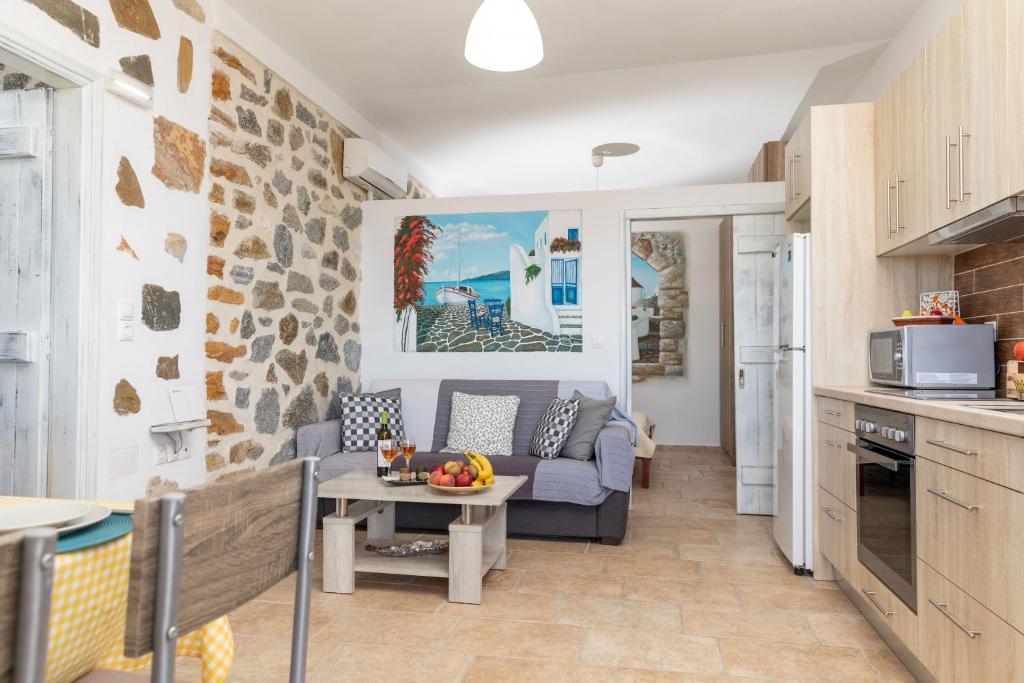 Kuchyň nebo kuchyňský kout v ubytování The Stone House Naxos