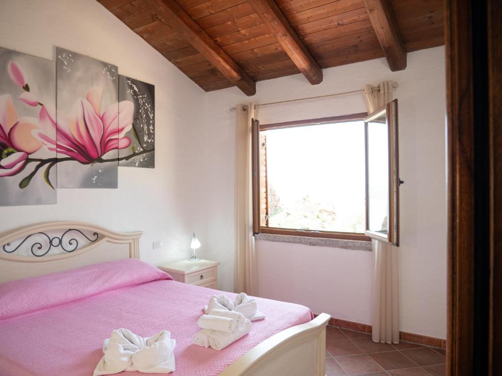 En eller flere senge i et værelse på Villa Olga