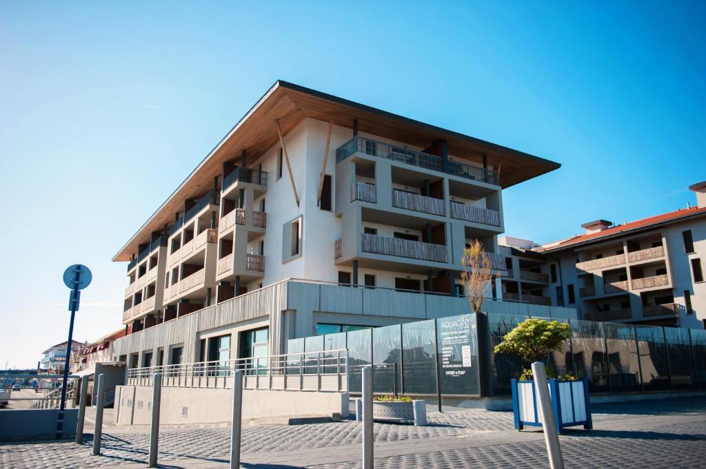 a building with a wooden roof on top of it at Résidence Néméa l'Estacade in Capbreton