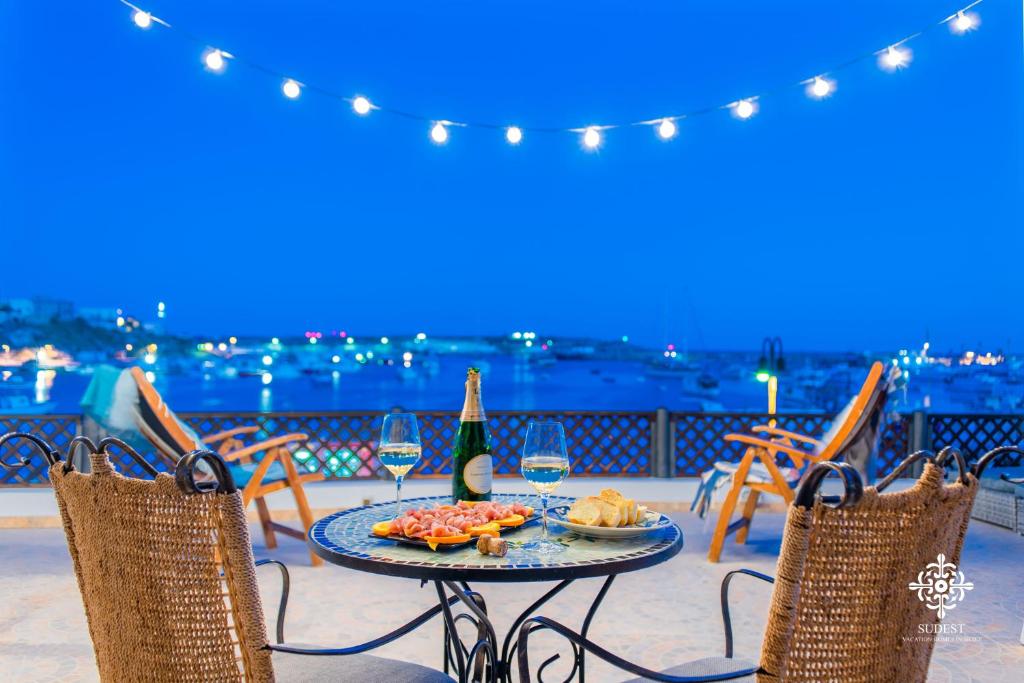 Nápoje v ubytování Kalammare Apartments - Deluxe fronte mare
