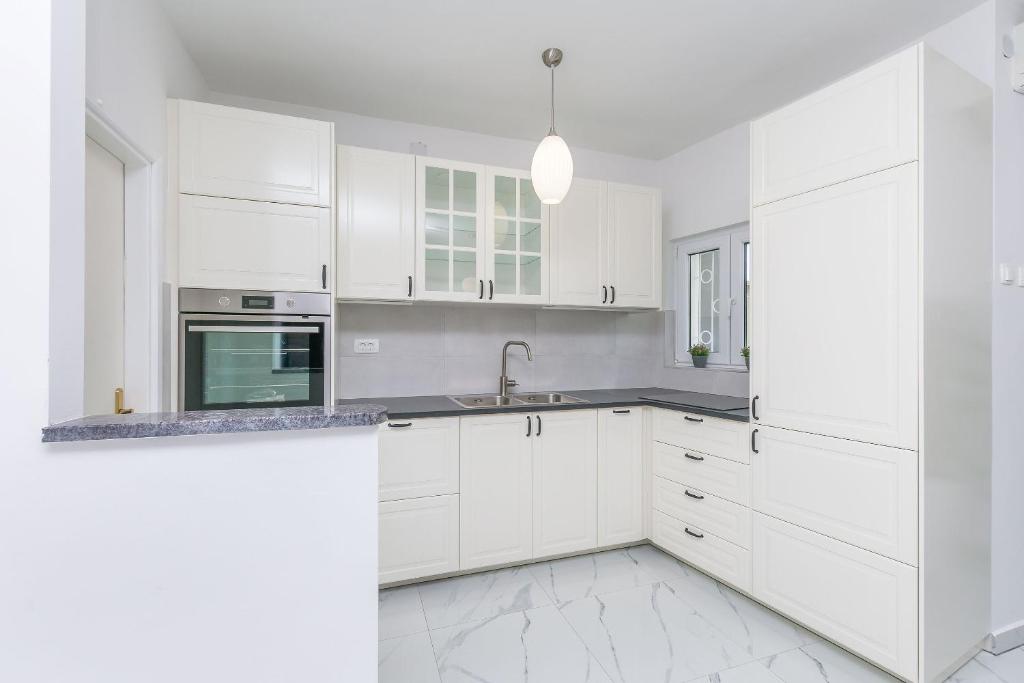 Kuchyňa alebo kuchynka v ubytovaní Apartments Jasna