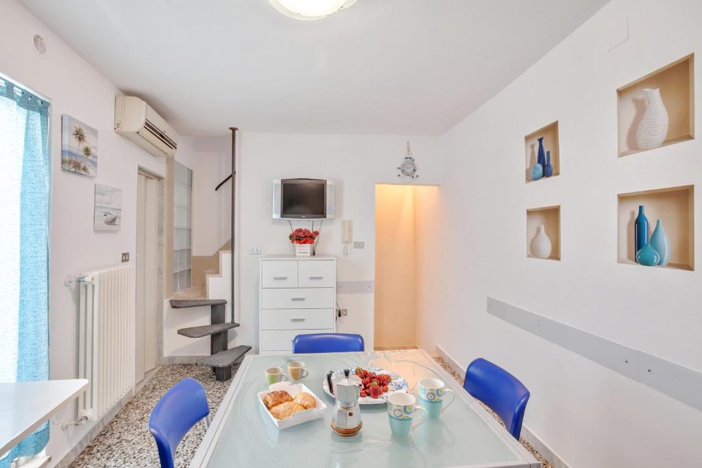 Kuchnia lub aneks kuchenny w obiekcie Casa Alessandra Terrace Flat in Conversano
