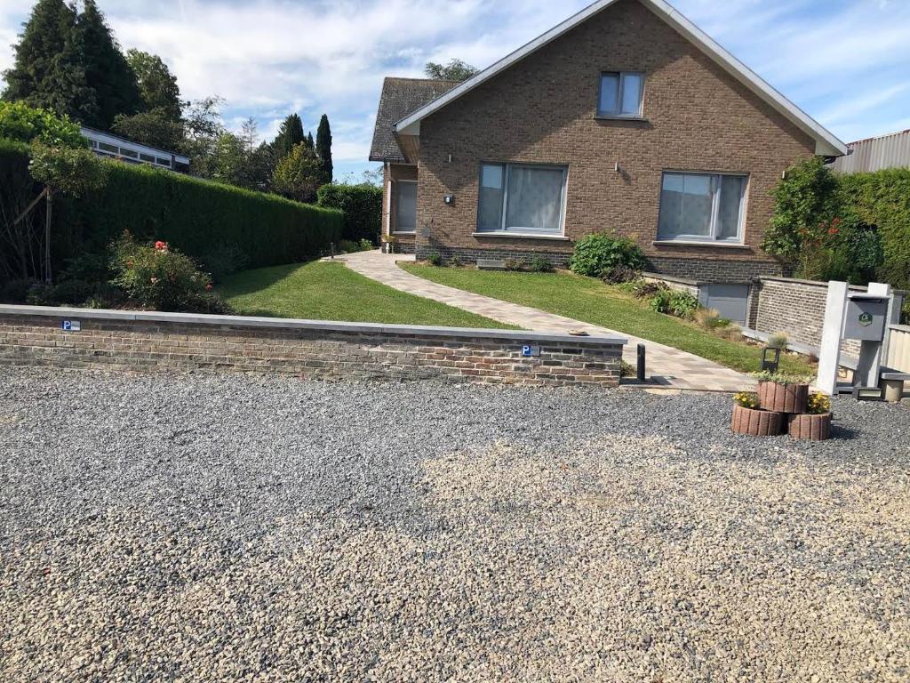 a house with a gravel driveway at vieux colombier in Tournai