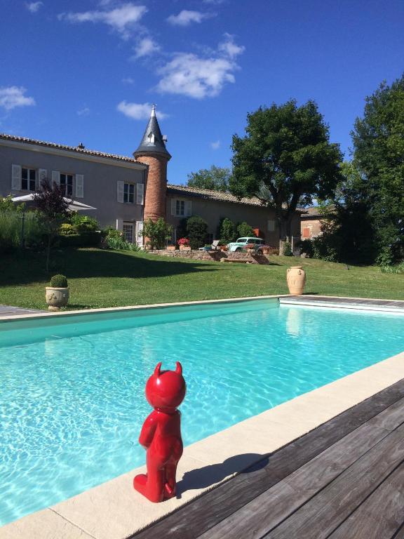 Bazén v ubytování Chateau des Janroux nebo v jeho okolí