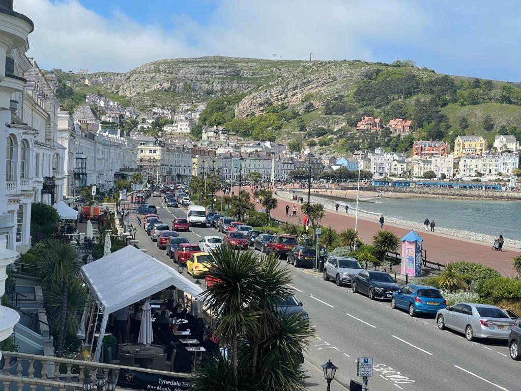 Iris Hotel Llandudno - Resim 41