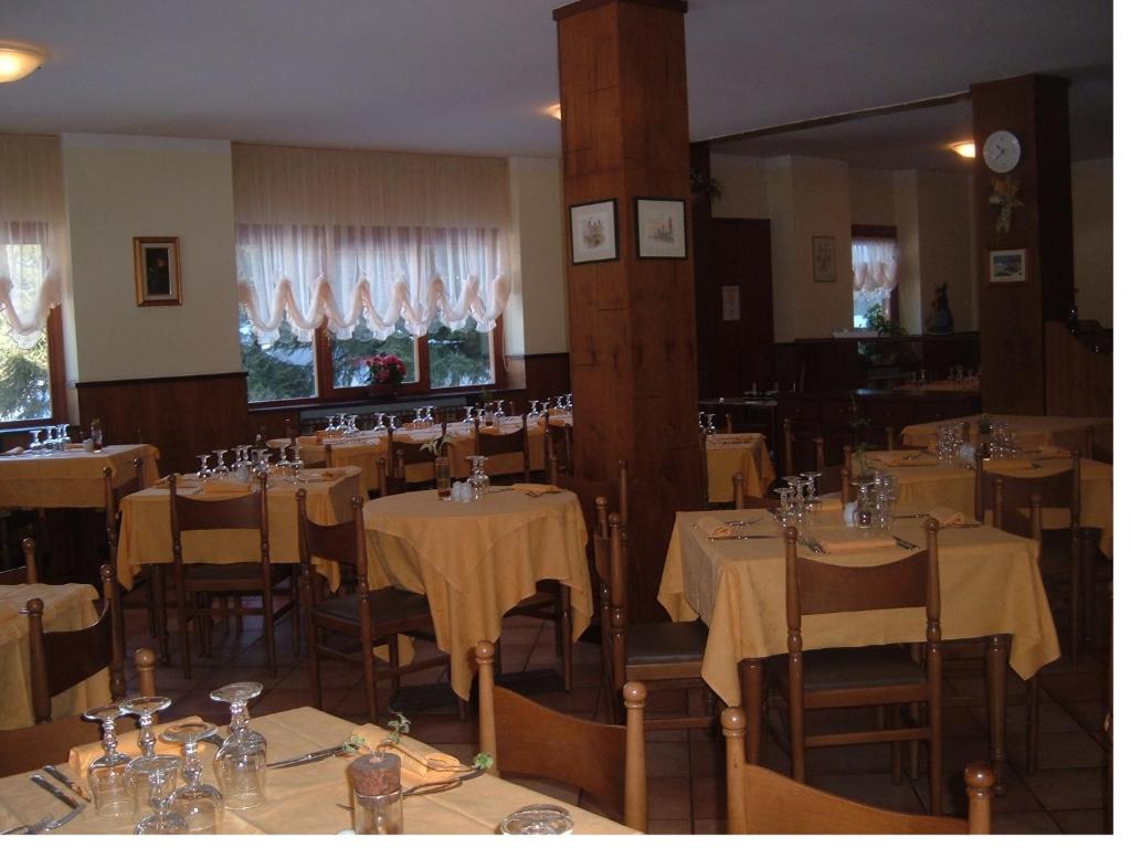 Restaurace v ubytování Albergo Pineta