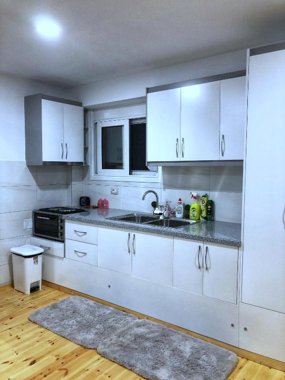 Kuhinja oz. manjša kuhinja v nastanitvi Seana Villa