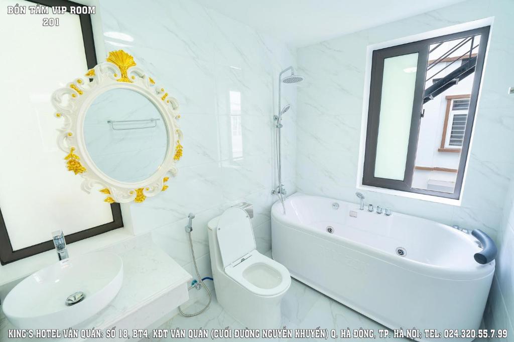 Koupelna v ubytování King's Hotel Văn Quán