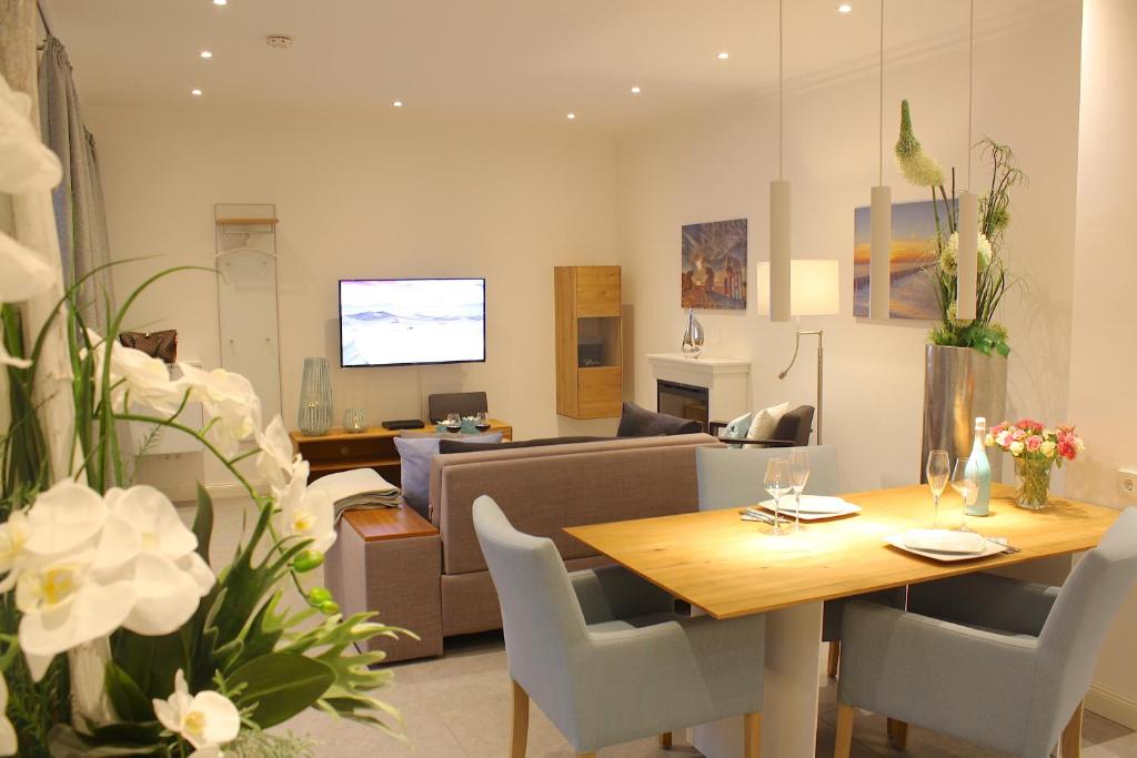 TV a/nebo společenská místnost v ubytování Logierhaus Friedrich WE 01 - "Beachhouse No 1"