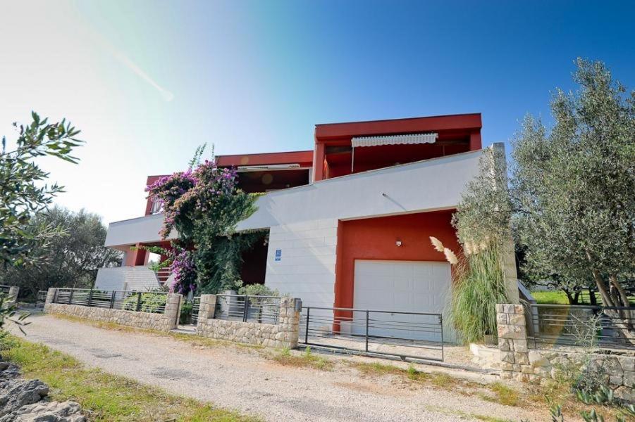 Budynek, w którym mieści się apartament