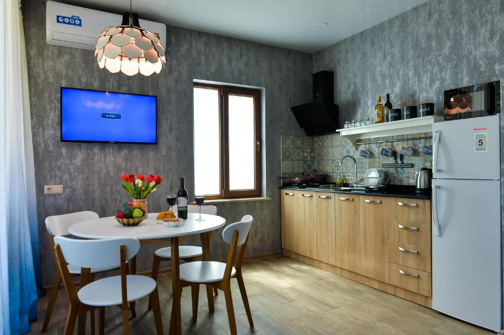 Kuchyň nebo kuchyňský kout v ubytování LIONS APARTMENT