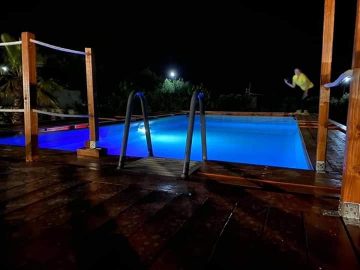 Bazén v ubytovaní Turtle Island Apartments alebo v jeho blízkosti