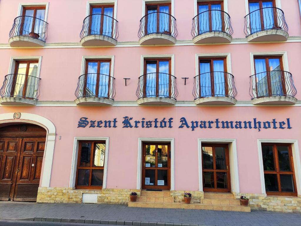 Budova, kde se aparthotel nachází