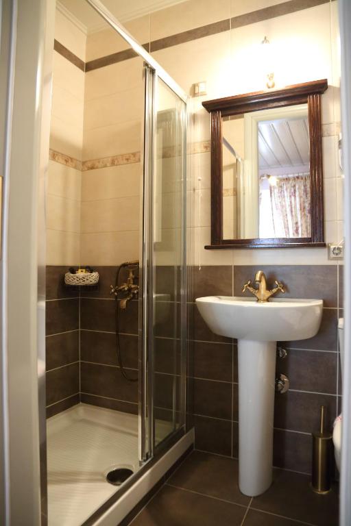 Koupelna v ubytování Nostos Hotel