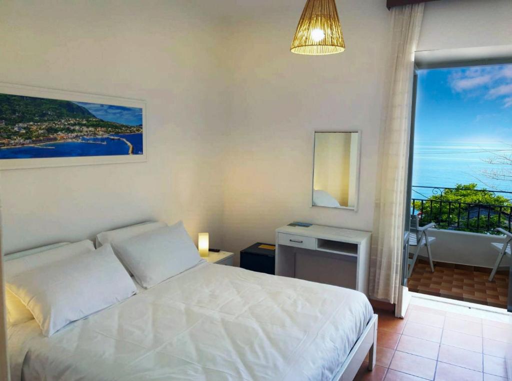 Postel nebo postele na pokoji v ubytování Villa Bina Sea Hotel