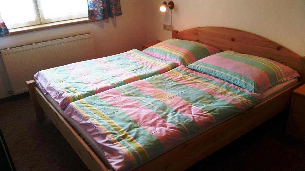 Ein Bett oder Betten in einem Zimmer der Unterkunft Appartements Kirchgasser Untertauern