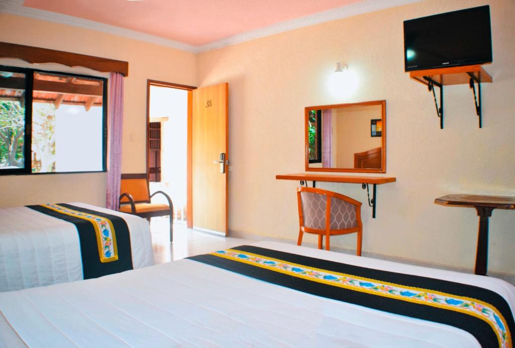 Postel nebo postele na pokoji v ubytování Hotel Hacienda Sánchez