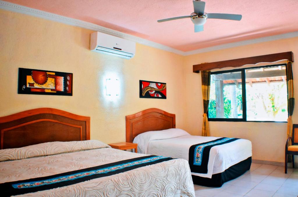 Postel nebo postele na pokoji v ubytování Hotel Hacienda Sánchez