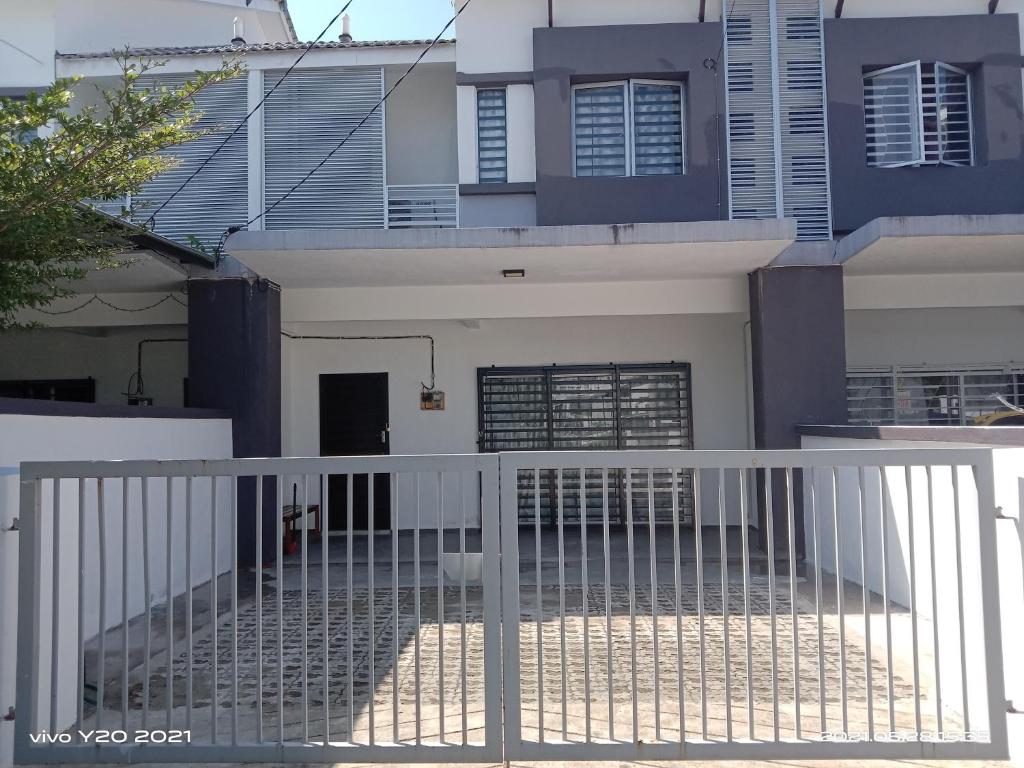 Maryam Kiara 2 - Housity