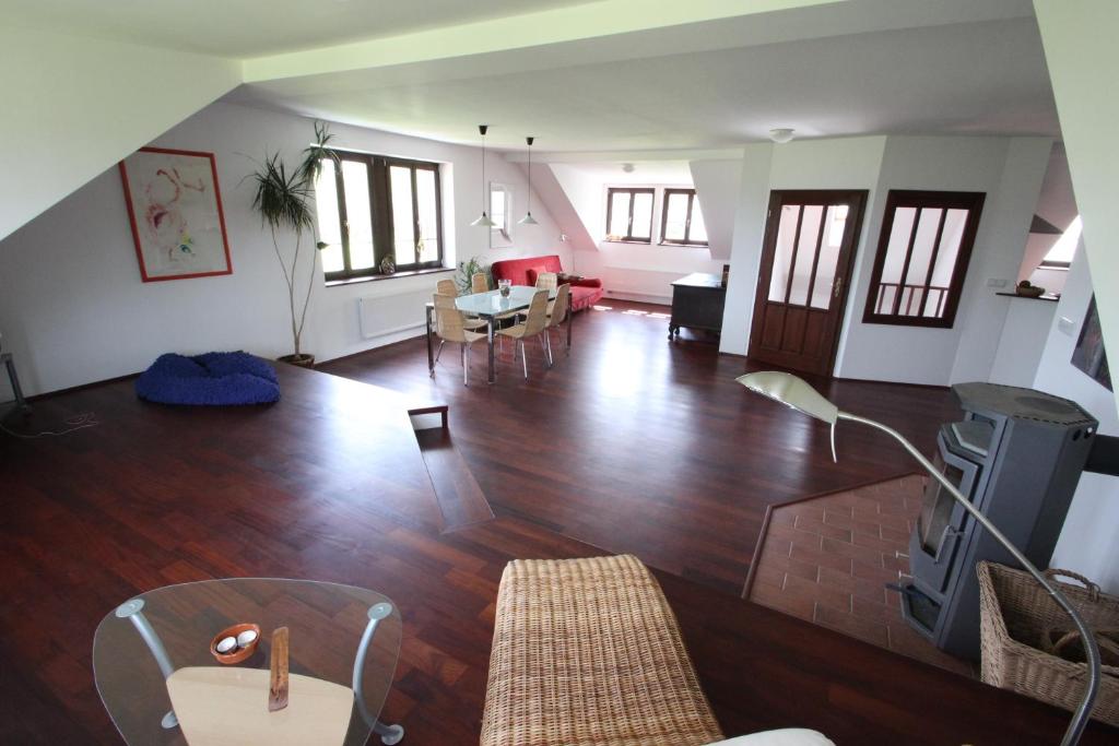 Posezení v ubytování Luxury Apartment in Sumava Mountains