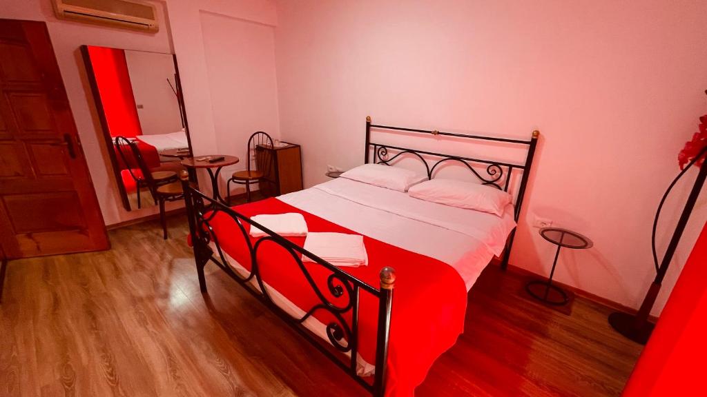 Postel nebo postele na pokoji v ubytování Hotel Drinos