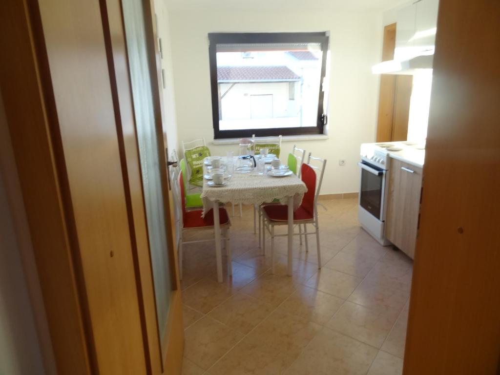 Kuchyň nebo kuchyňský kout v ubytování Modern island apartment with pool 80 meters from the sea A