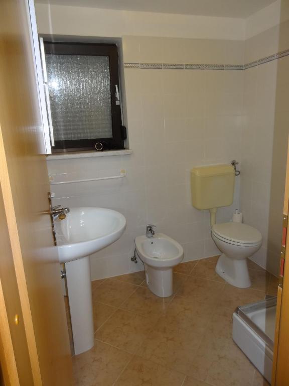 Koupelna v ubytování Modern island apartment with pool 80 meters from the sea A