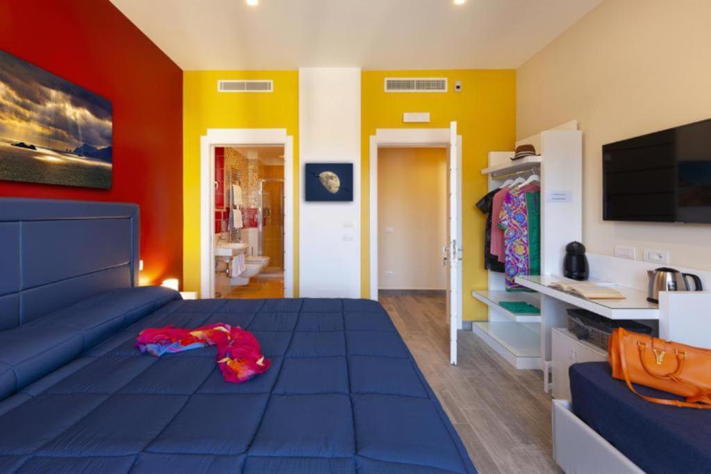 Televízia a/alebo spoločenská miestnosť v ubytovaní Parco Tasso Guest House